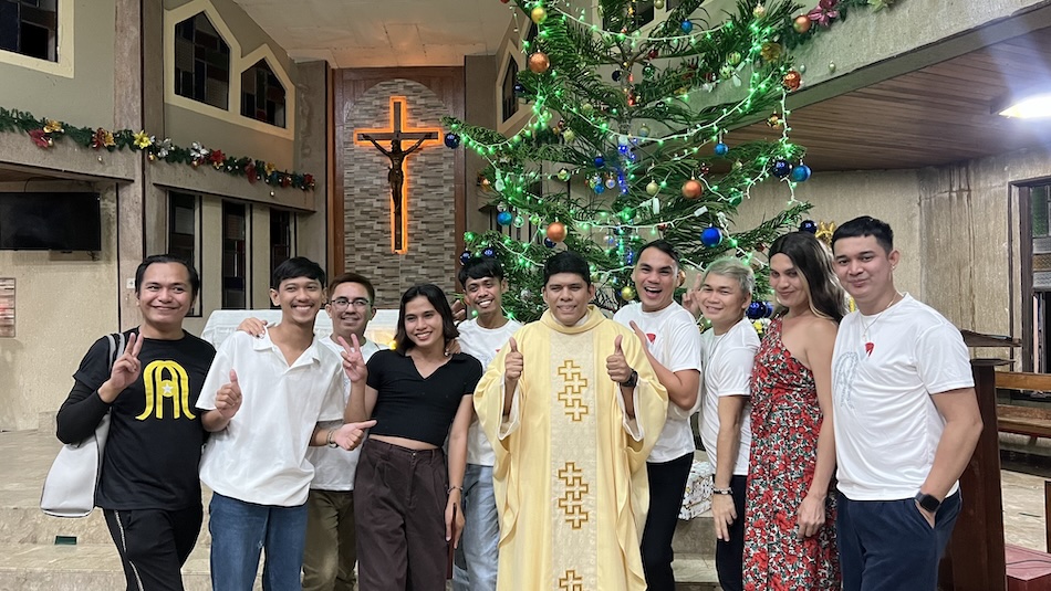 Melgar Glams at church